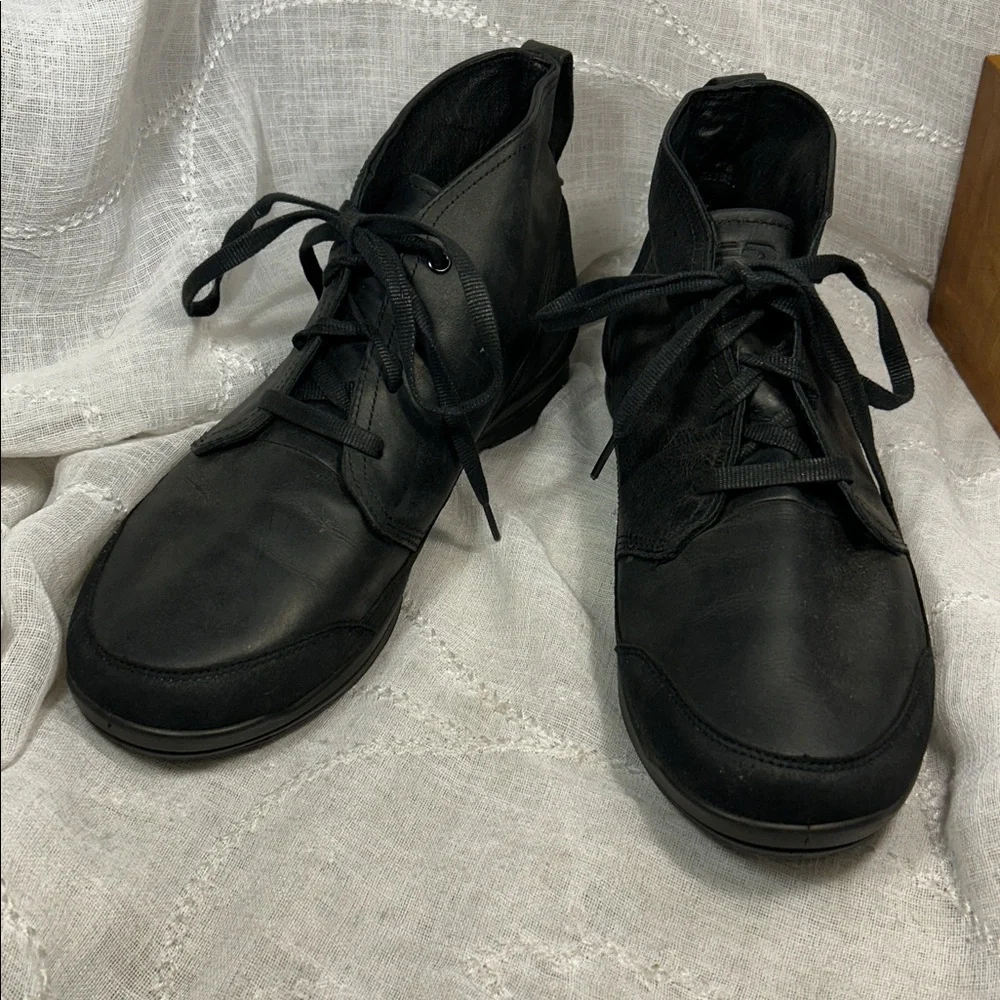 Under Armour leather lace up chukka boots